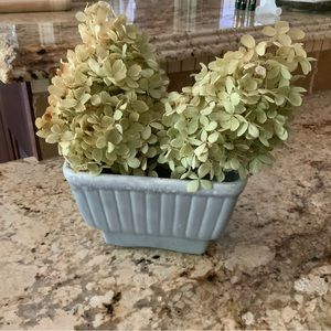 hull USA flower pot / container